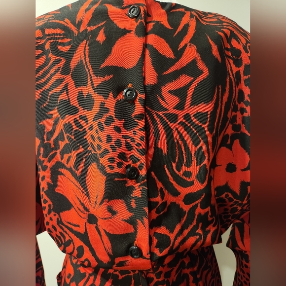 Vintage 80s/90s Red and Black Floral Dress with Pockets & Shoulder Pads - Picture 8 of 9
